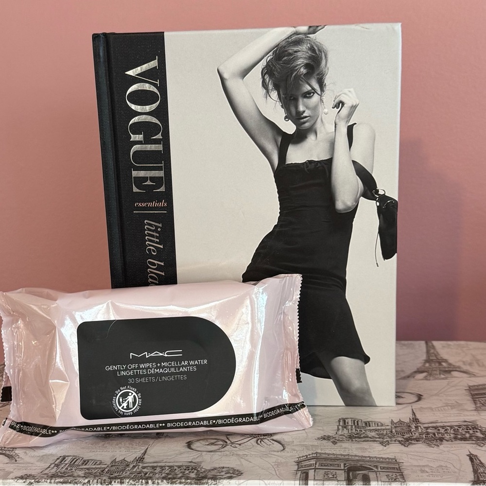 MAC Cosmetics Gentle Off Wipes